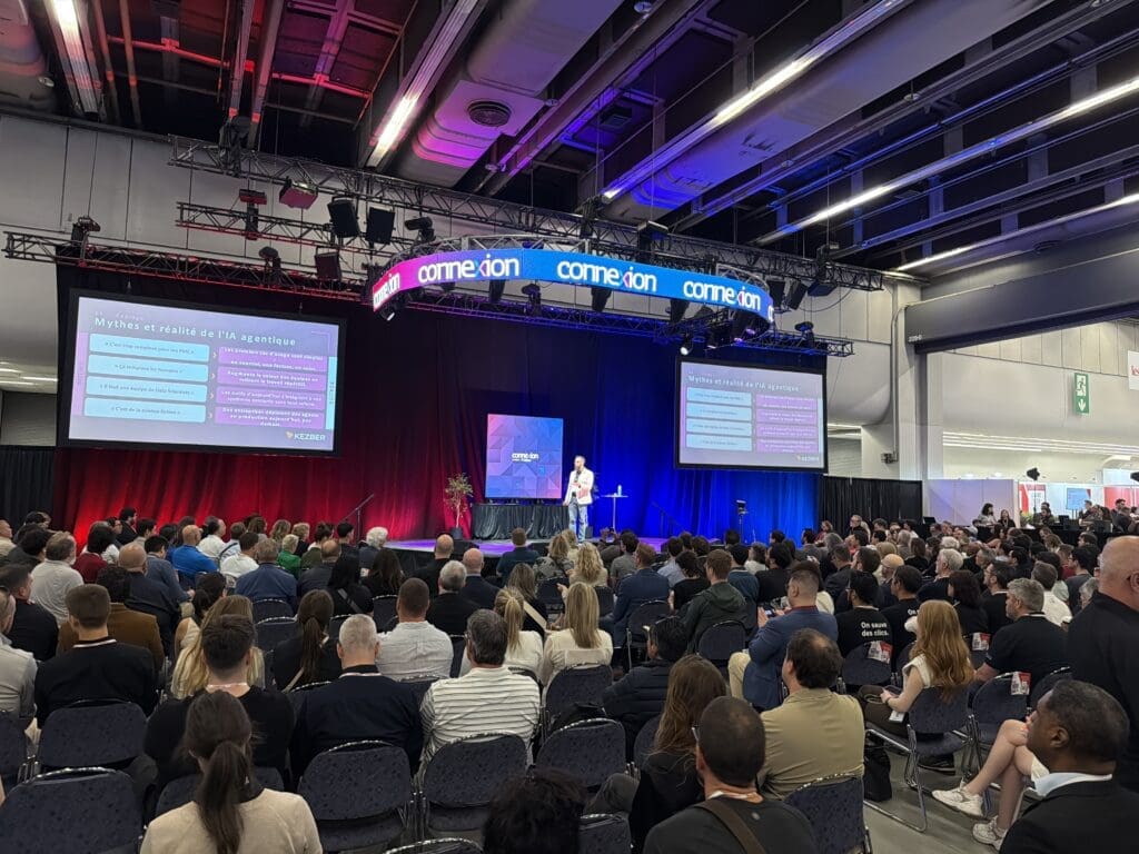 Presentation sur une scène à l'événement Connexion 2026